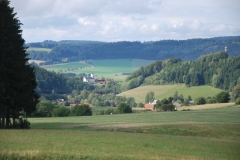 Výhled na kostel v Českých Libchavách.
